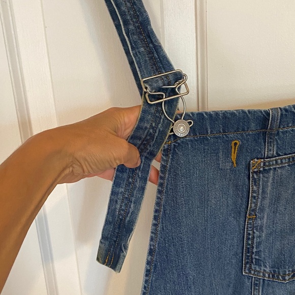 Levi's Women’s Denim Overalls straight leg blue pockets distressed boho hippie - Picture 9 of 13